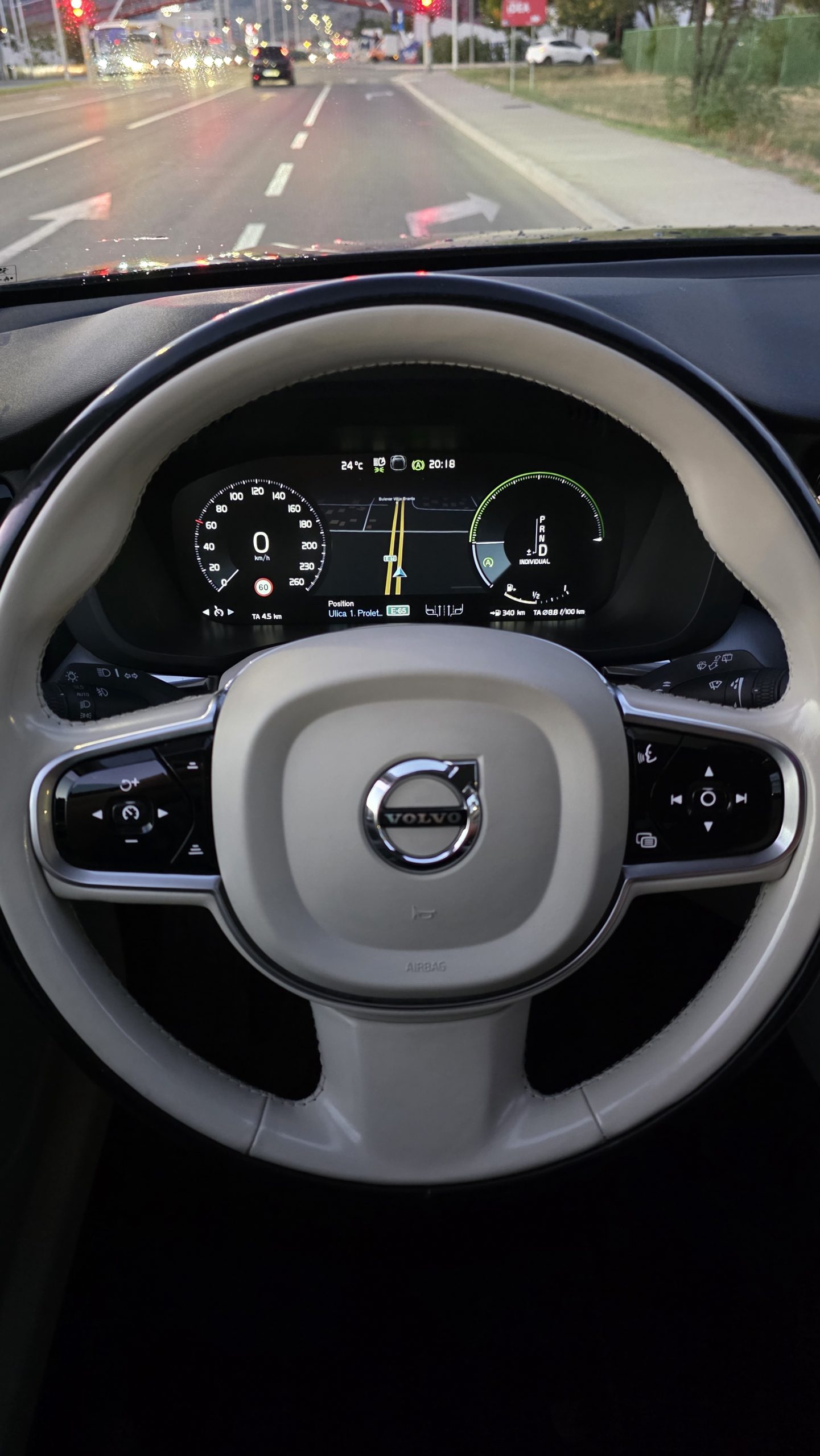 VOLVO XC60 D4 - Image 12