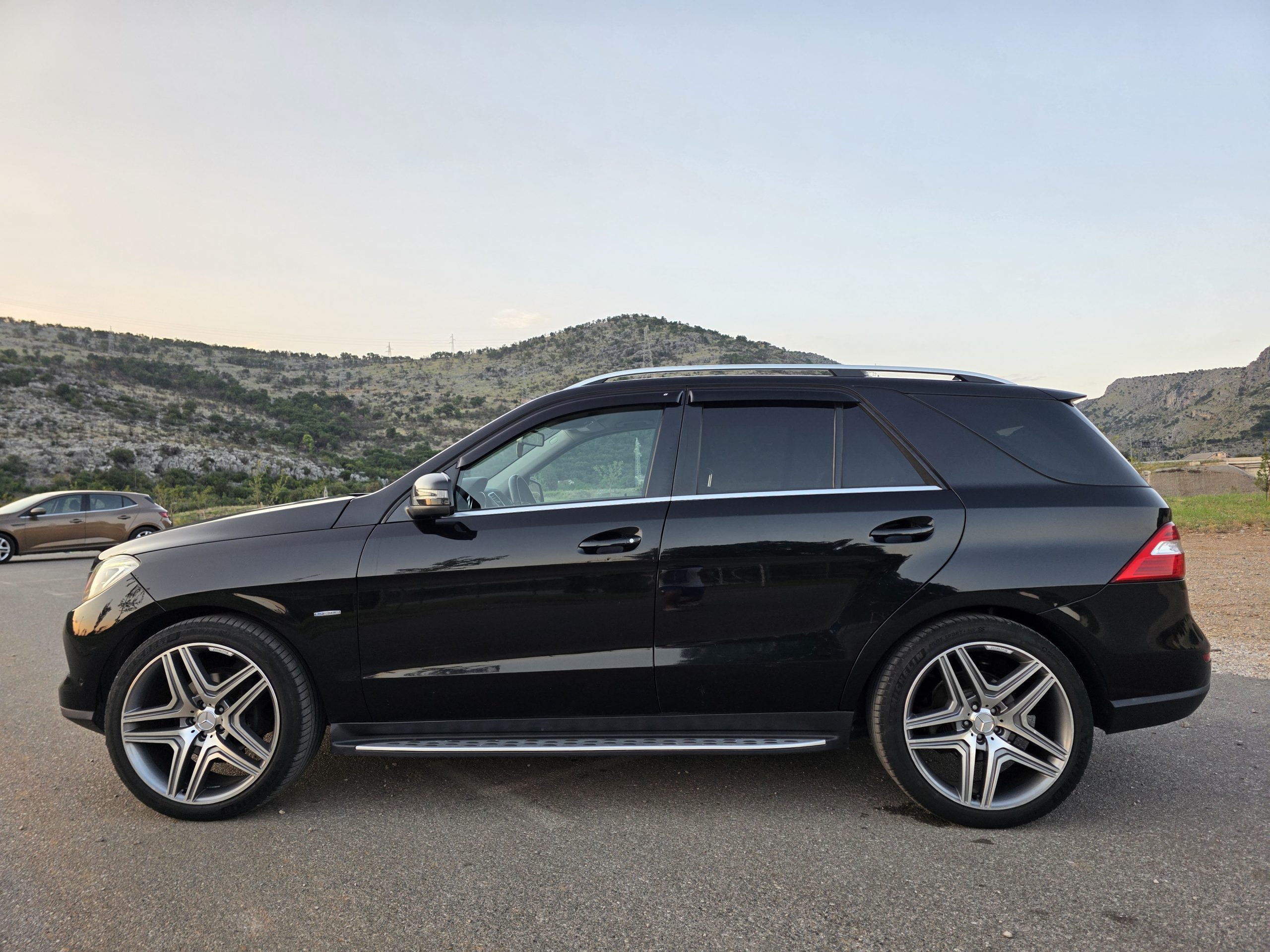 MERCEDES-BENZ ML 350 BlueTEC | 2011. godište - Image 4