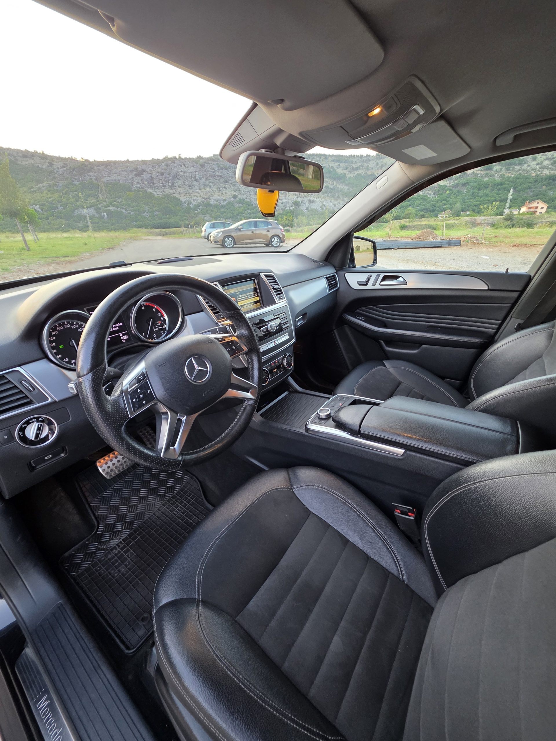 MERCEDES-BENZ ML 350 BlueTEC | 2011. godište - Image 6