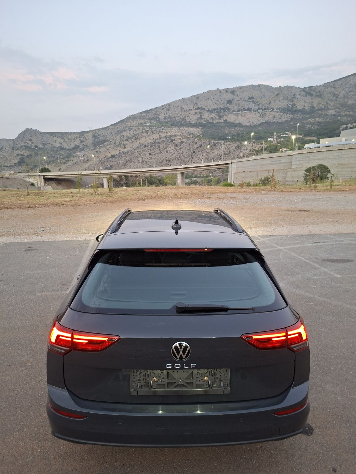 VOLKSWAGEN GOLF 8 VARIANT 2.0 TDI DSG LIFE - Image 18